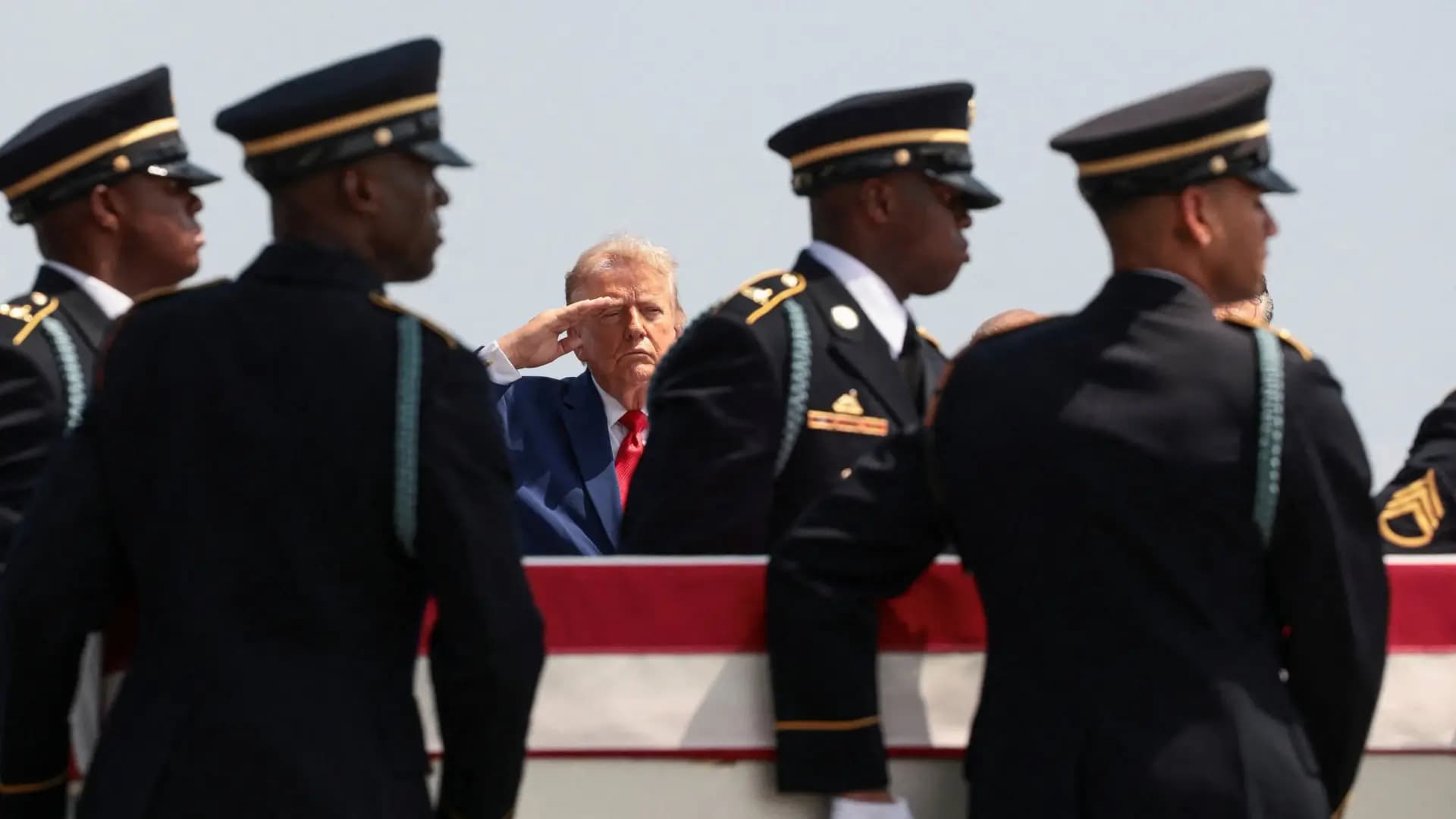 Trump attends funeral for four soldiers