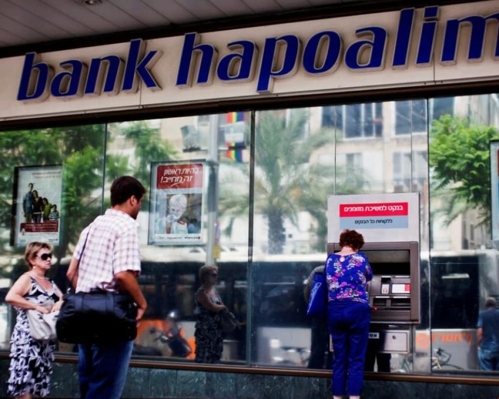 Haboualim and Discont plan to reduce services to Palestinian banks