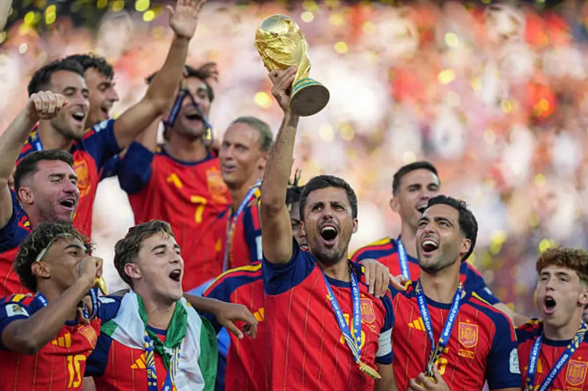 Spain wins World Cup with record defense