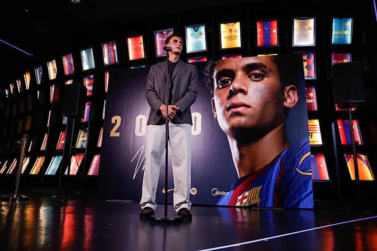 Hamza Abdel Karim Among 17 Long-Term Barca Players