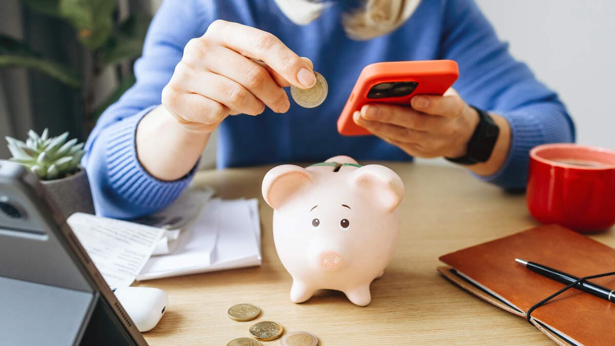 Should I prioritize pension or investing