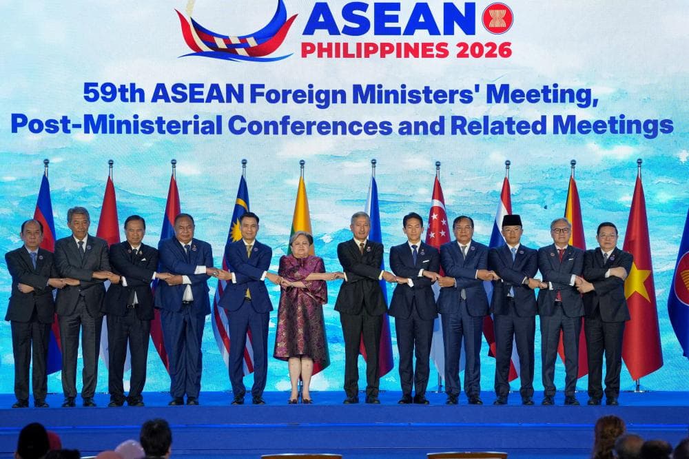 Naval Tense Faces ASEAN Summit