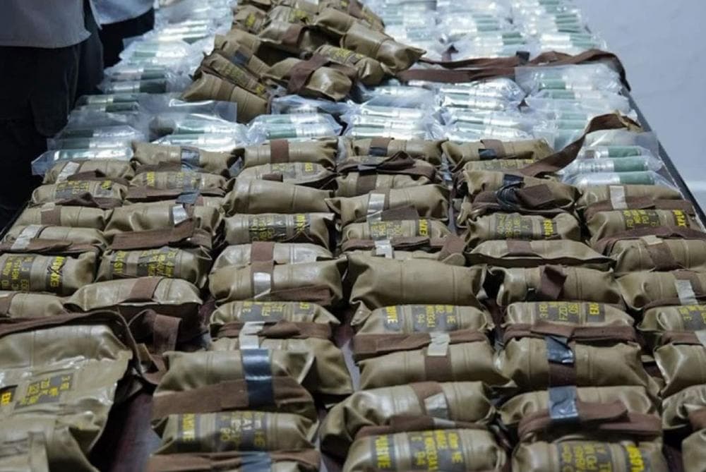 Syrian Customs Seize Smuggling Weapons