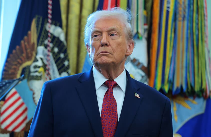 Trump threatens Houthis with military action