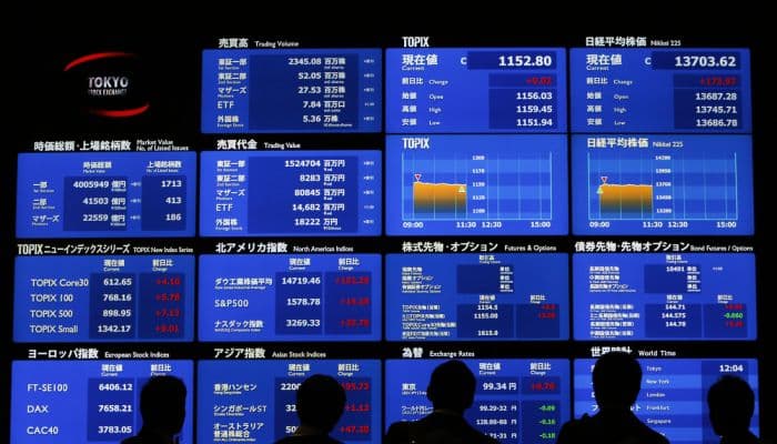 Asian stocks climb on lower oil and regional calm