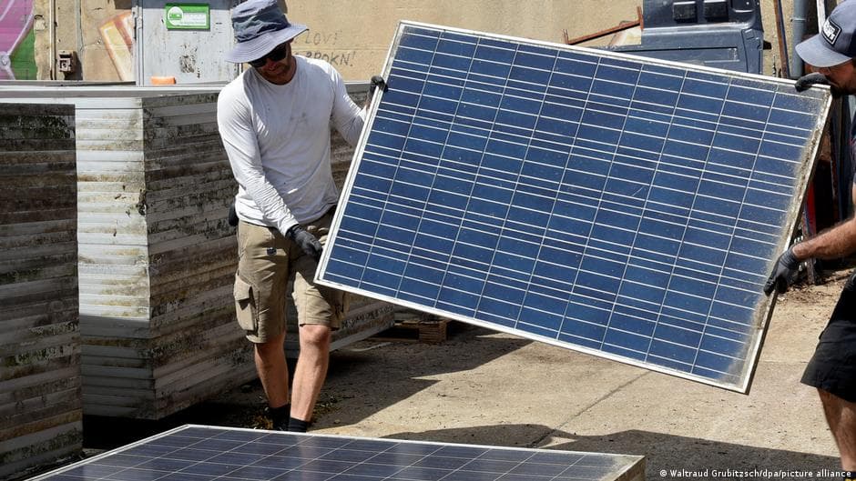 Recycling Old Solar Panels for Raw Materials