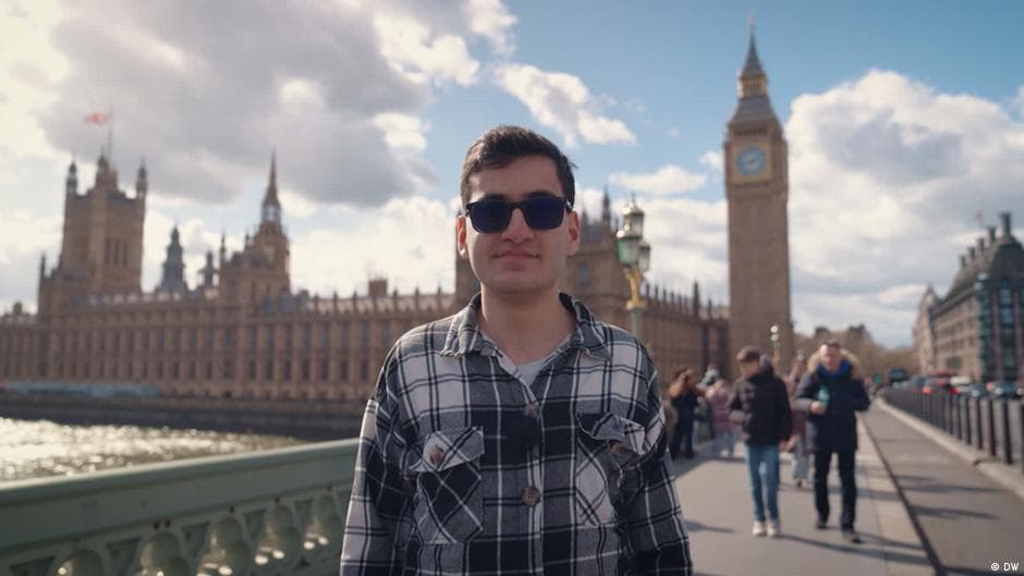 How does a student in London manage the cost of living?