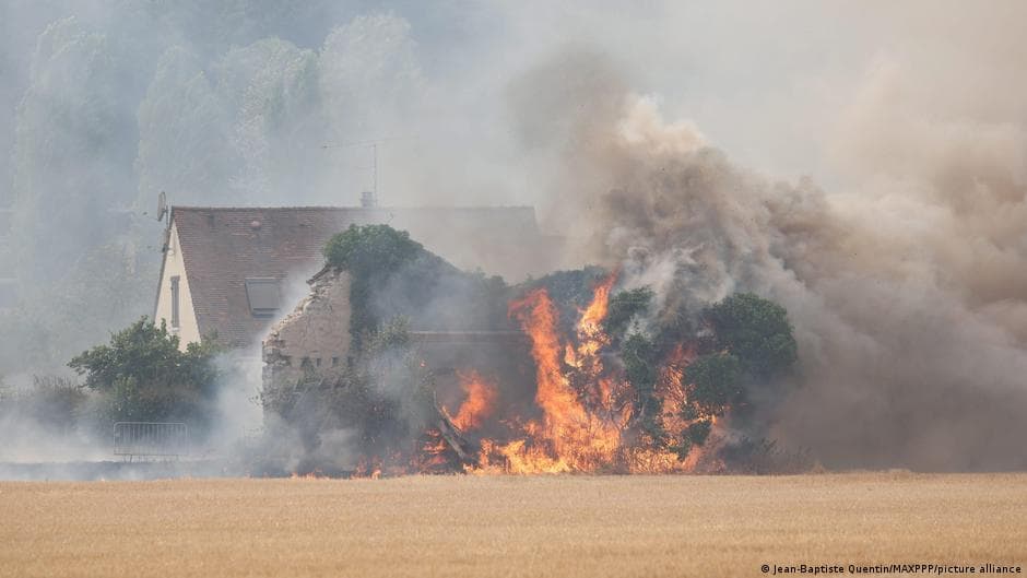 Bordeaux Suburbs Evacuations Amid Wildfires