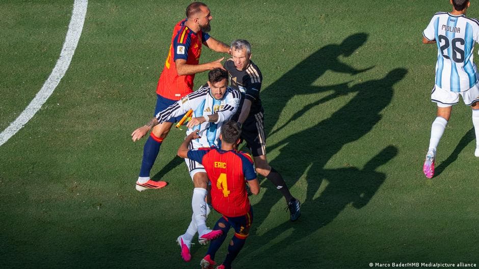 Argentina's hero falls in title defeat