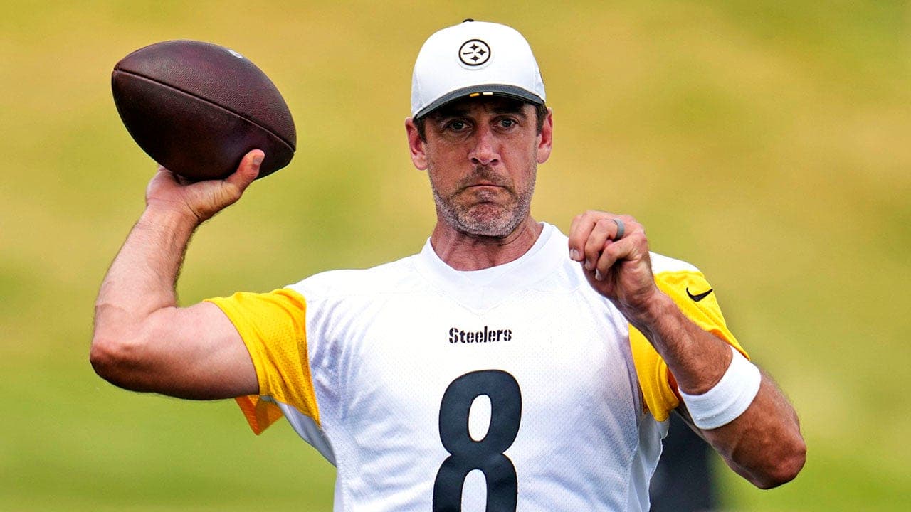 Aaron Rodgers restores family ties