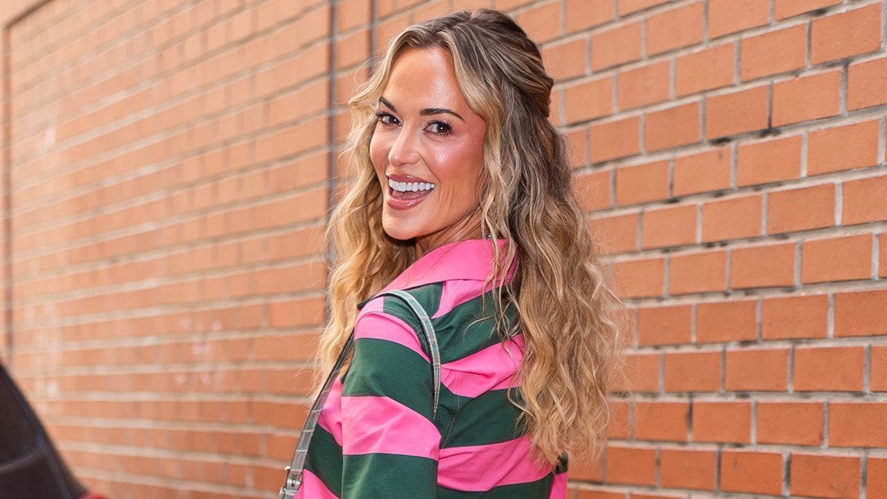 Jena Sims splits with G before leaving England