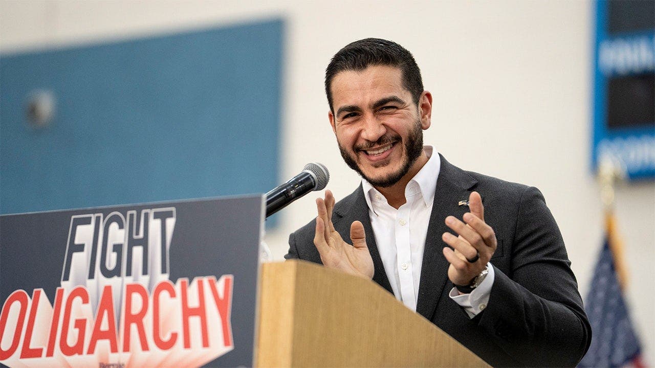 Michigan candidate avoids questions on Khameini remarks