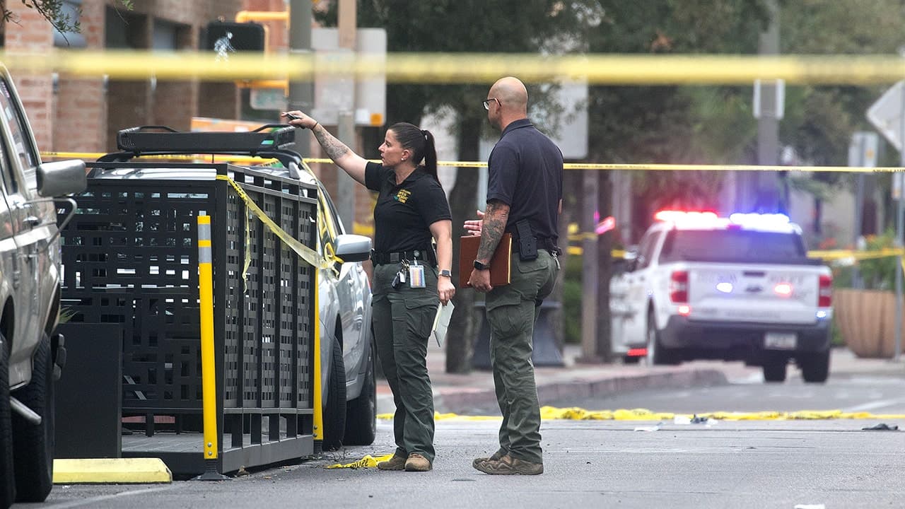 Gunman wounds 9 in Tucson shooting