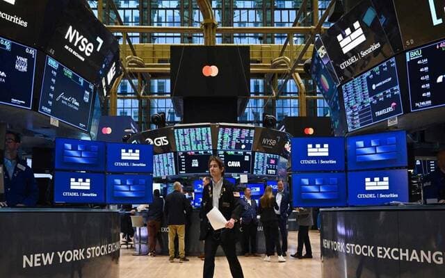 Wall Street Gains on Semiconductors and Earnings