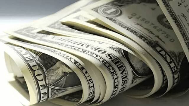 Dollar Gains Amid Iran-U.S. Tensions