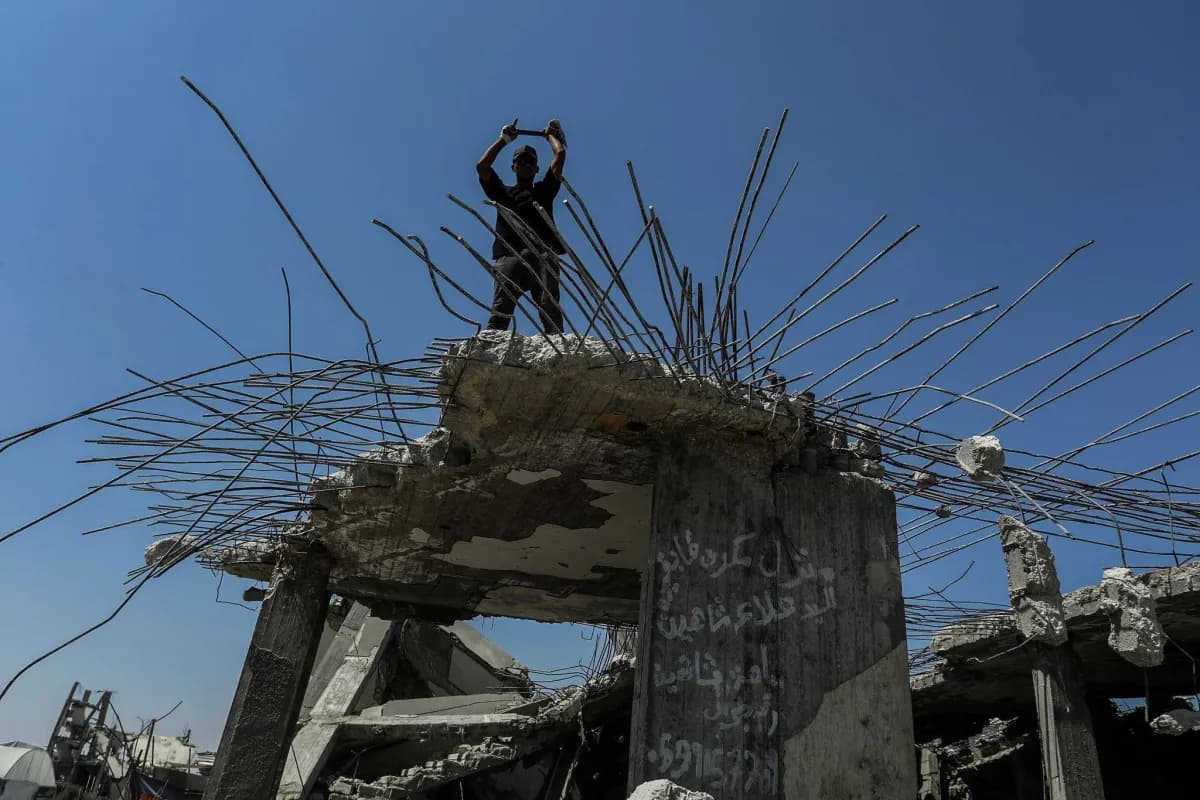 Israel steps up strikes on Hamas police in Gaza