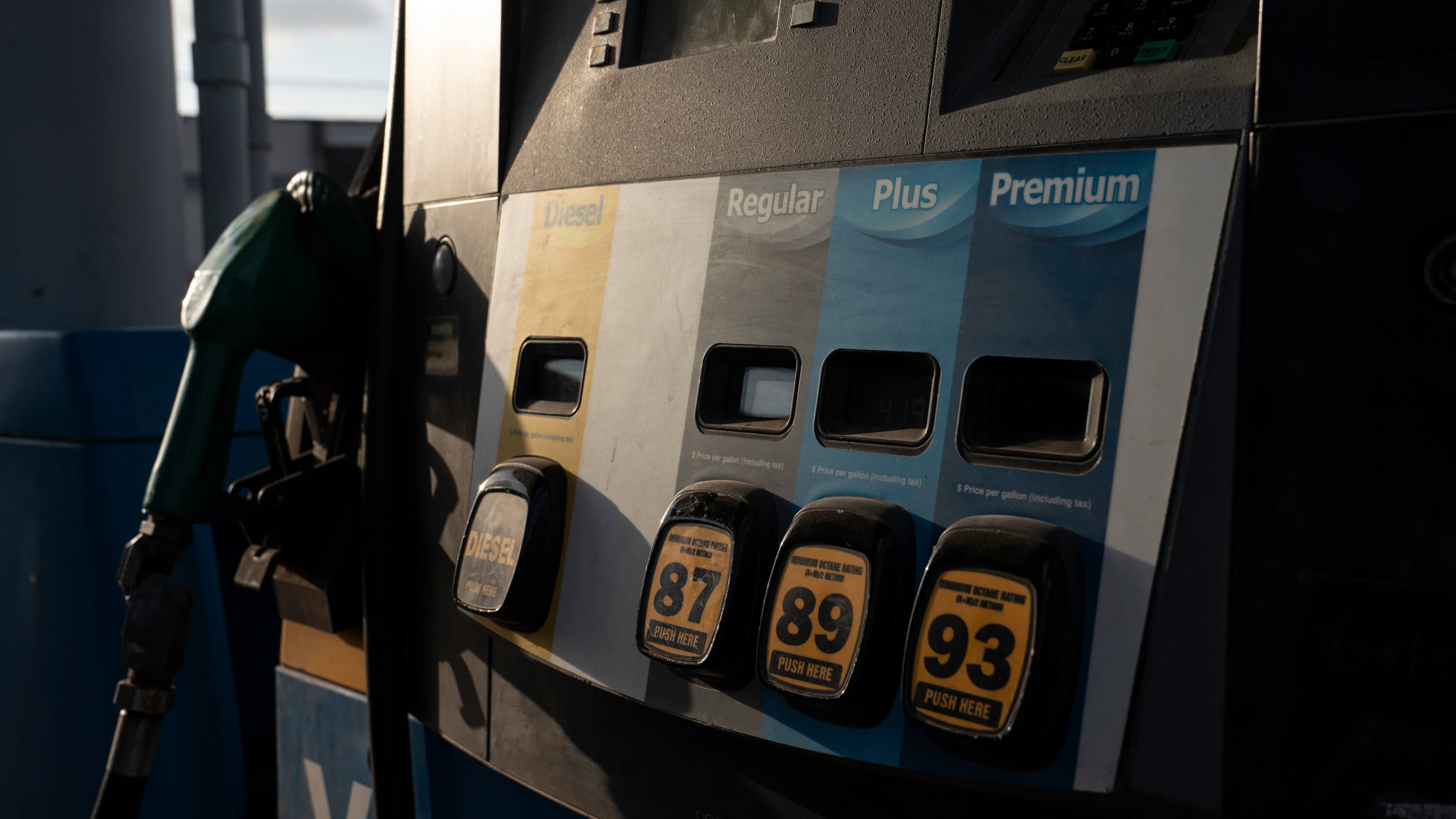 U.S. Gas Prices Hit $4 Amid Iran Tensions