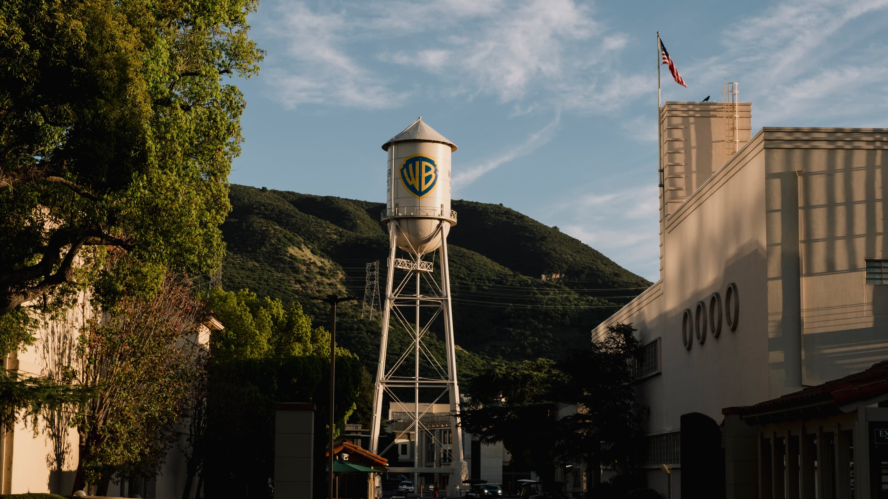 Judge halts Paramount-Warner deal temporarily