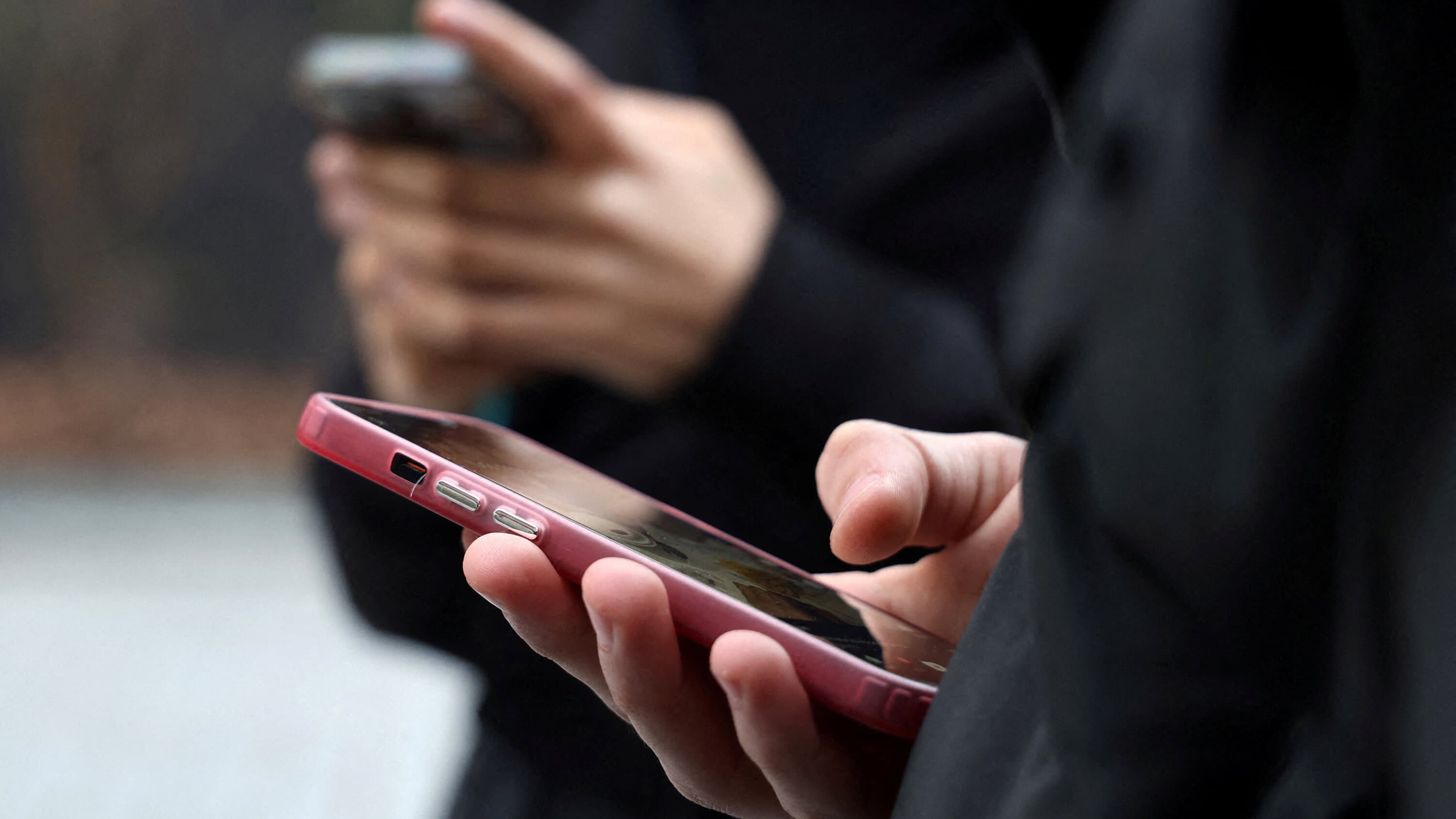 France Plans to Limit Child Social Media