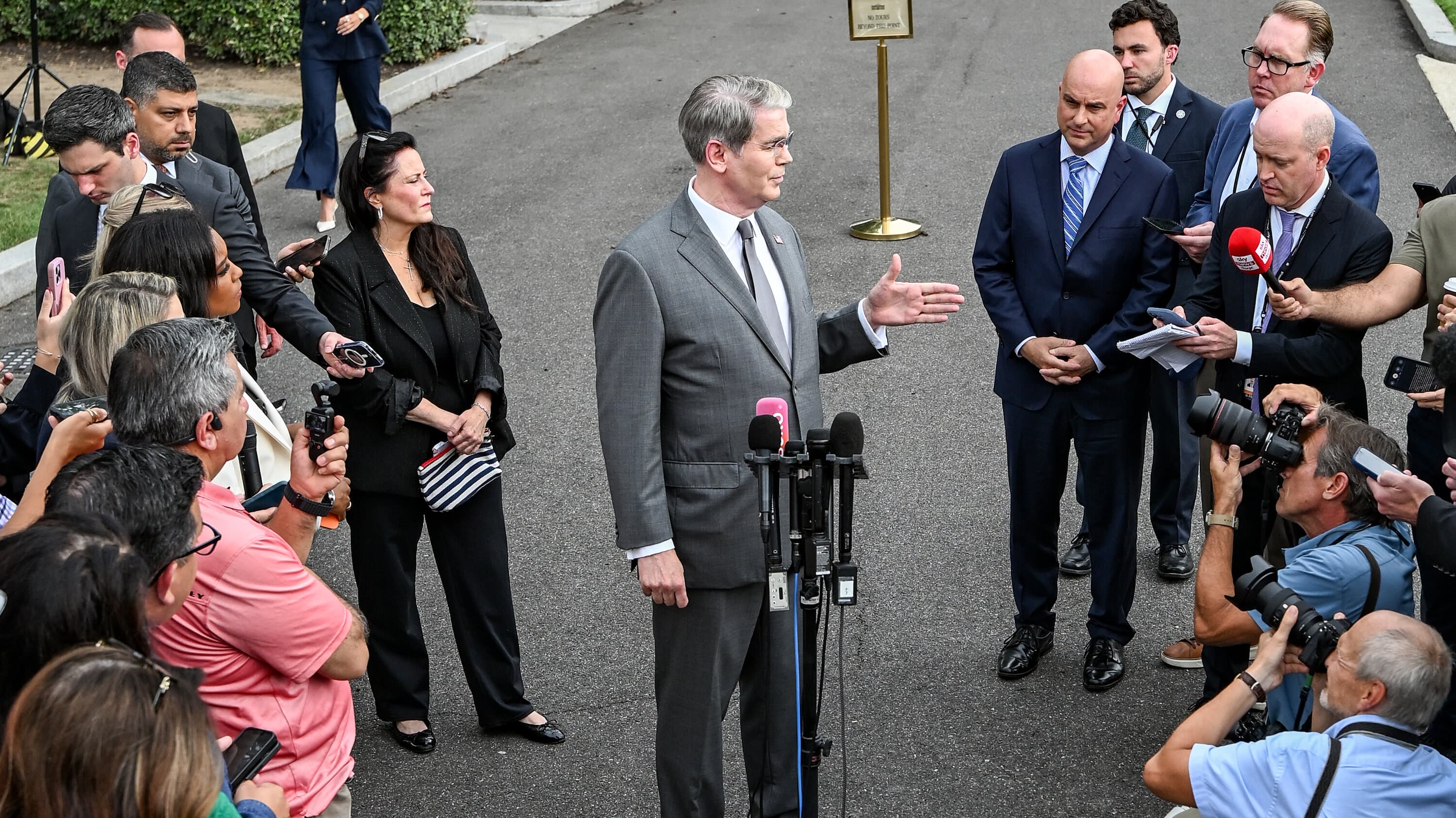 Bessent Confronts Credibility Challenge in Market Efforts