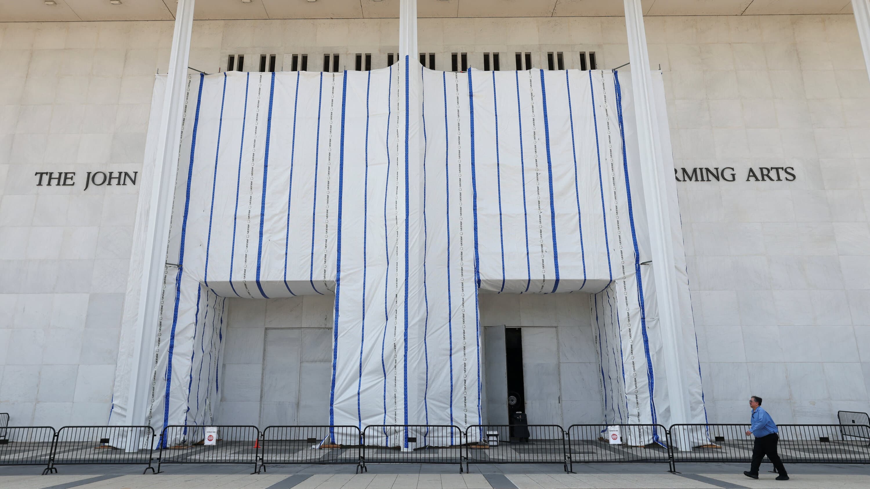 Lawyers Warn Kennedy Center May Need Demolition