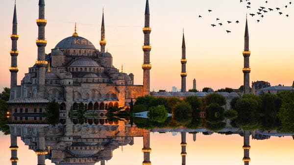 Turkey probes mass Russian tourist poisoning