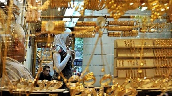 Gold prices climb amid dollar gain