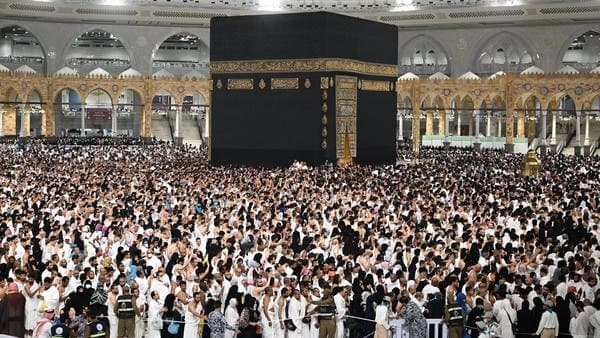 Saudi Arabia starts issuing multiple Umrah visas