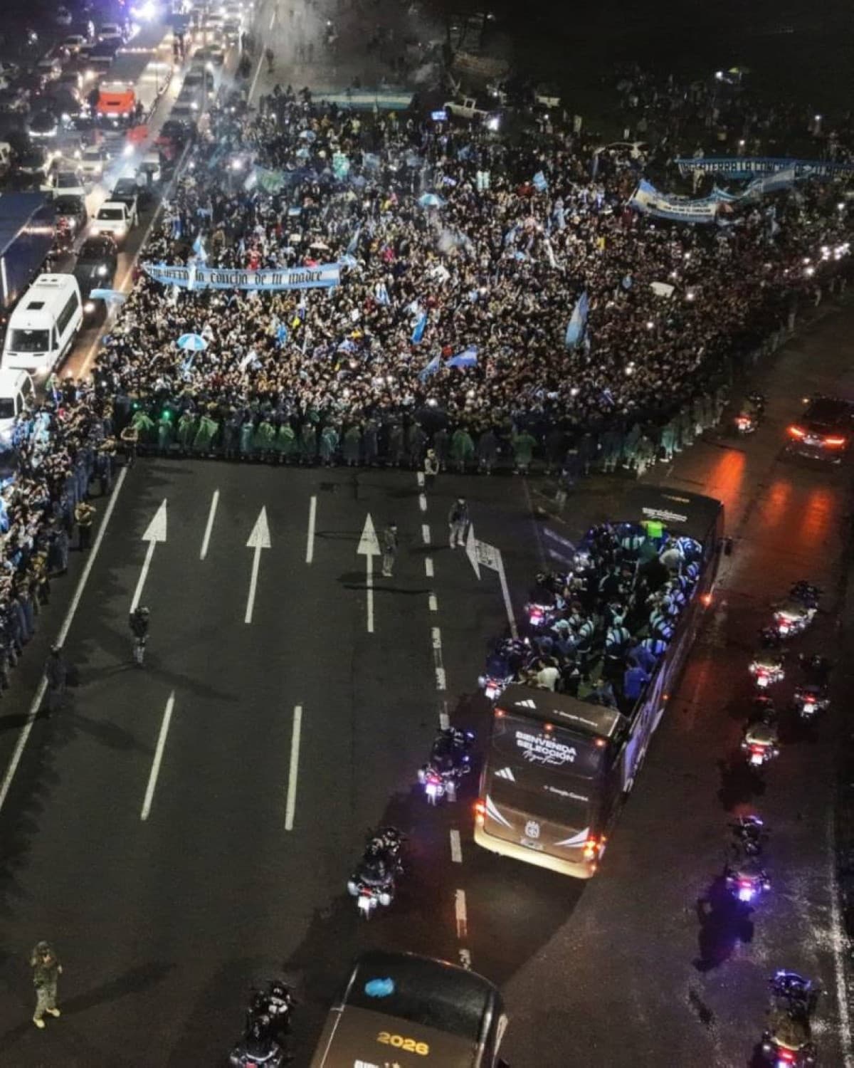 Argentina team welcomed without Messi