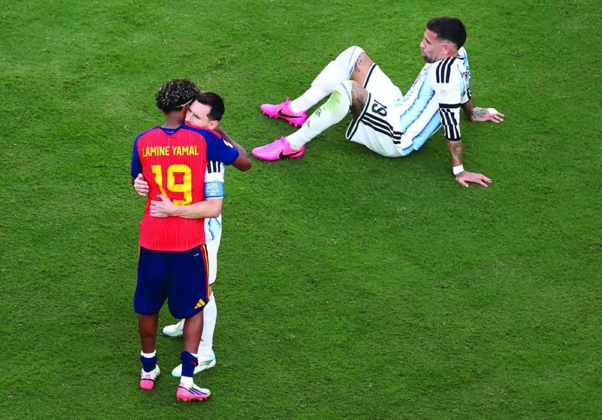 Messi and Yamal share a moment