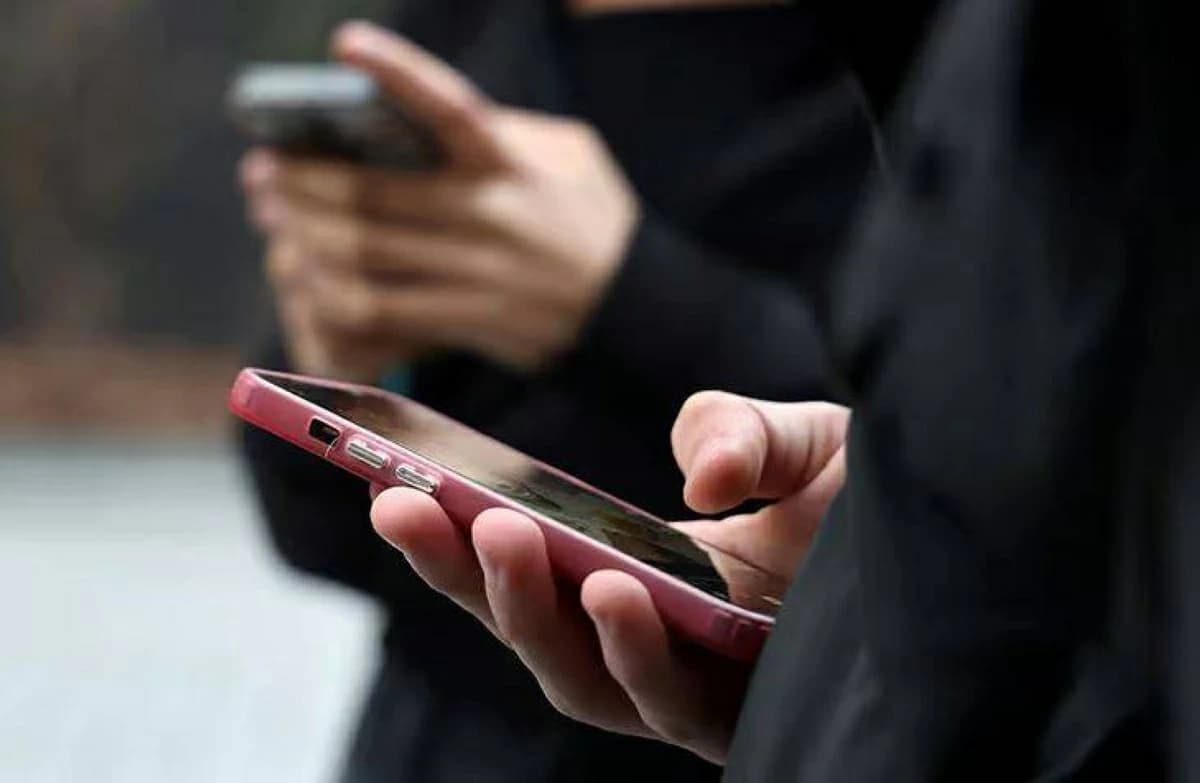 France bans social media for under 15s
