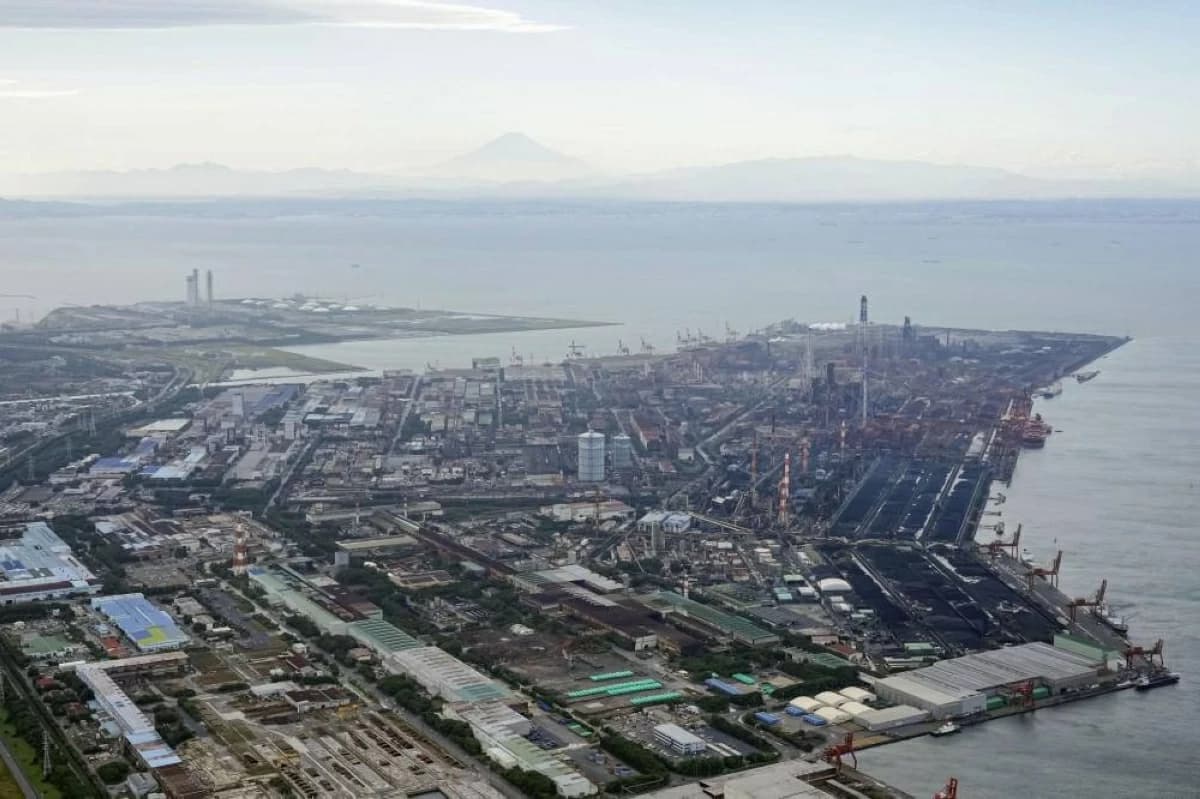 Japan's exports rise for tenth month