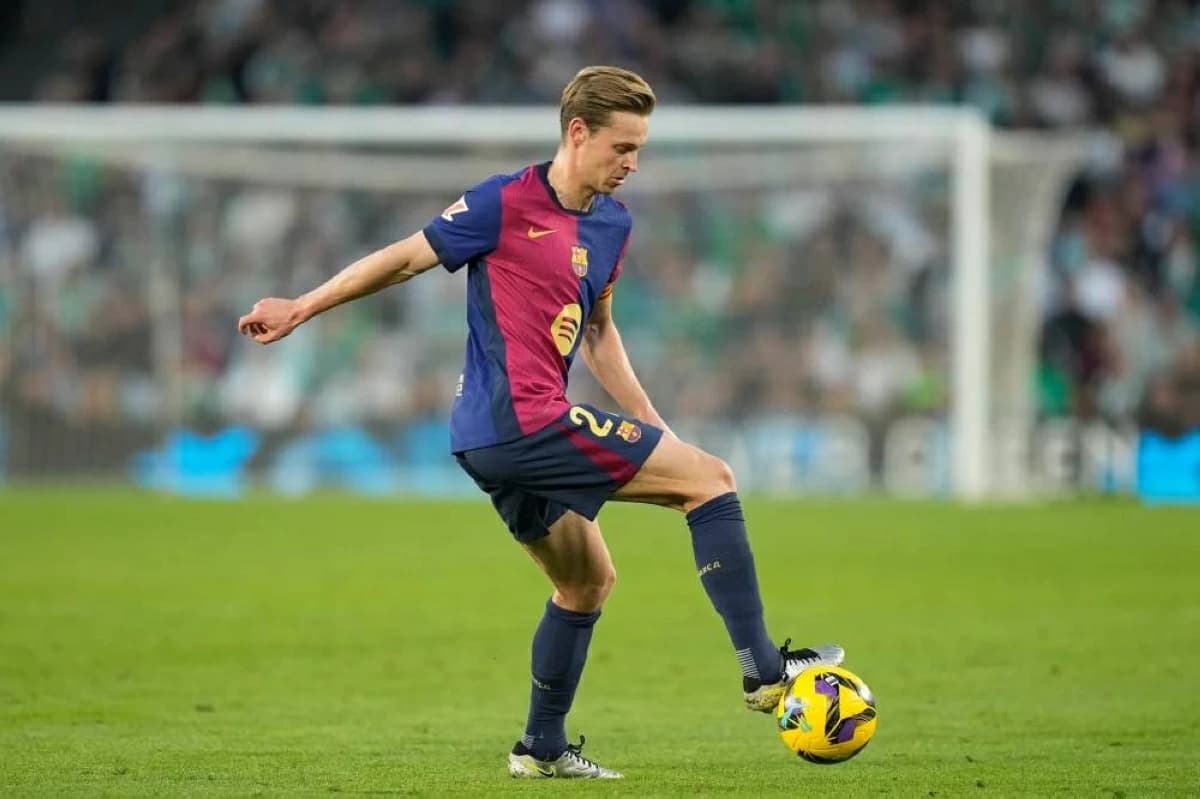 De Jong to miss Barcelona matches weeks