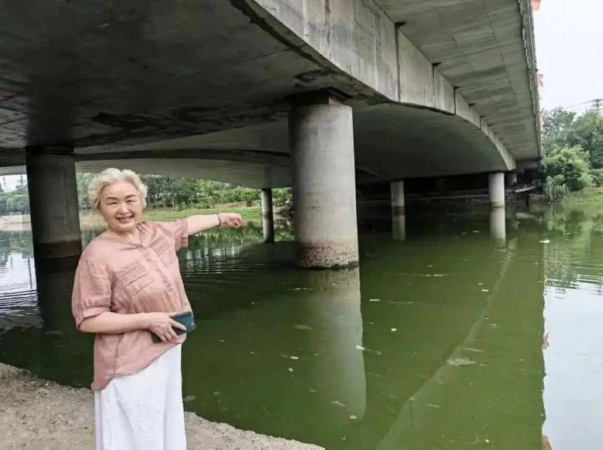 Senior woman rescues man from river