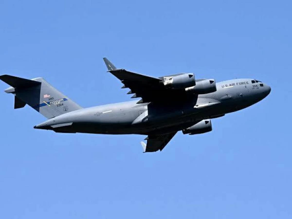 Plane with US envoys lands in Moscow