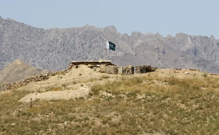 Pakistan warns Houthis after blockade