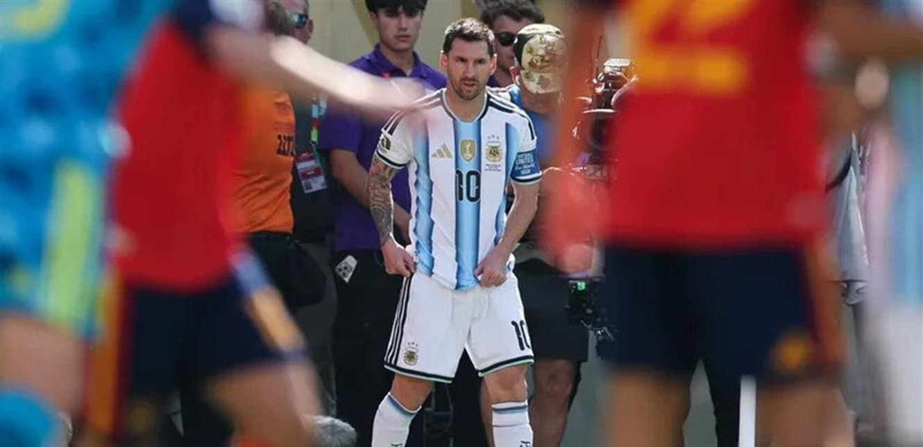 Messi Congratulates Spain After Final Loss