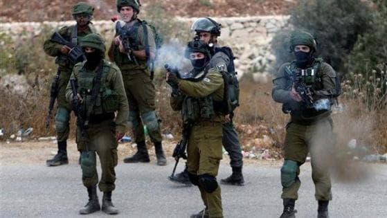 Occupation Detains 4 Palestinians Over Weapon Theft