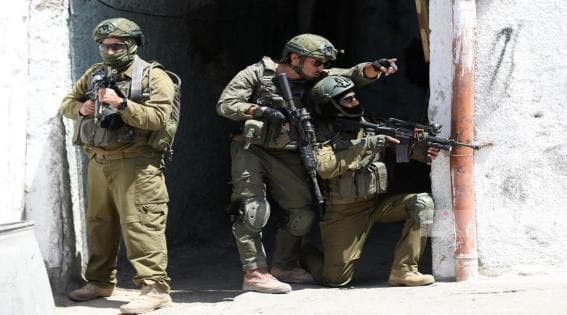 Occupation shuts shops in Beit Furik