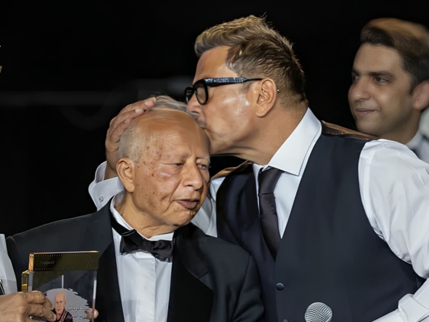 Amr Diab pays tribute to Hany Shenoudah
