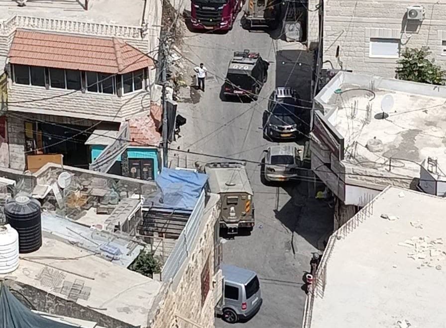 Occupation forces raid Palestinian homes in Anata